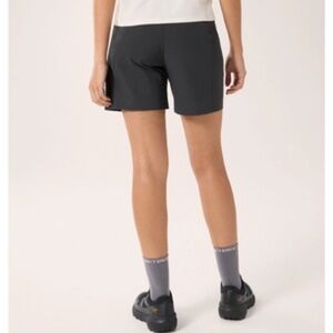 Arc'teryx Women's Gamma LT 6" Shorts - Black, Size 10